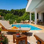 펜션 My Dalmatia - Sea View Amaria With Private Pool Svirce